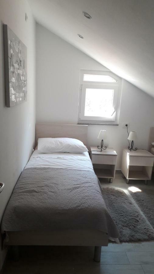 Apartmani Zilic Dugi Rat Exterior foto