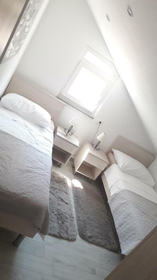 Apartmani Zilic Dugi Rat Exterior foto